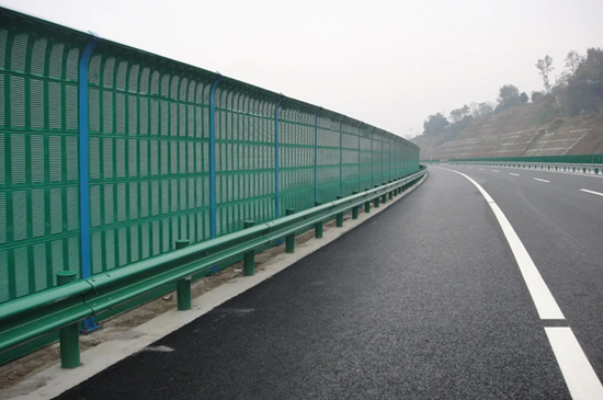高速公路声屏障的种类及其内部构造