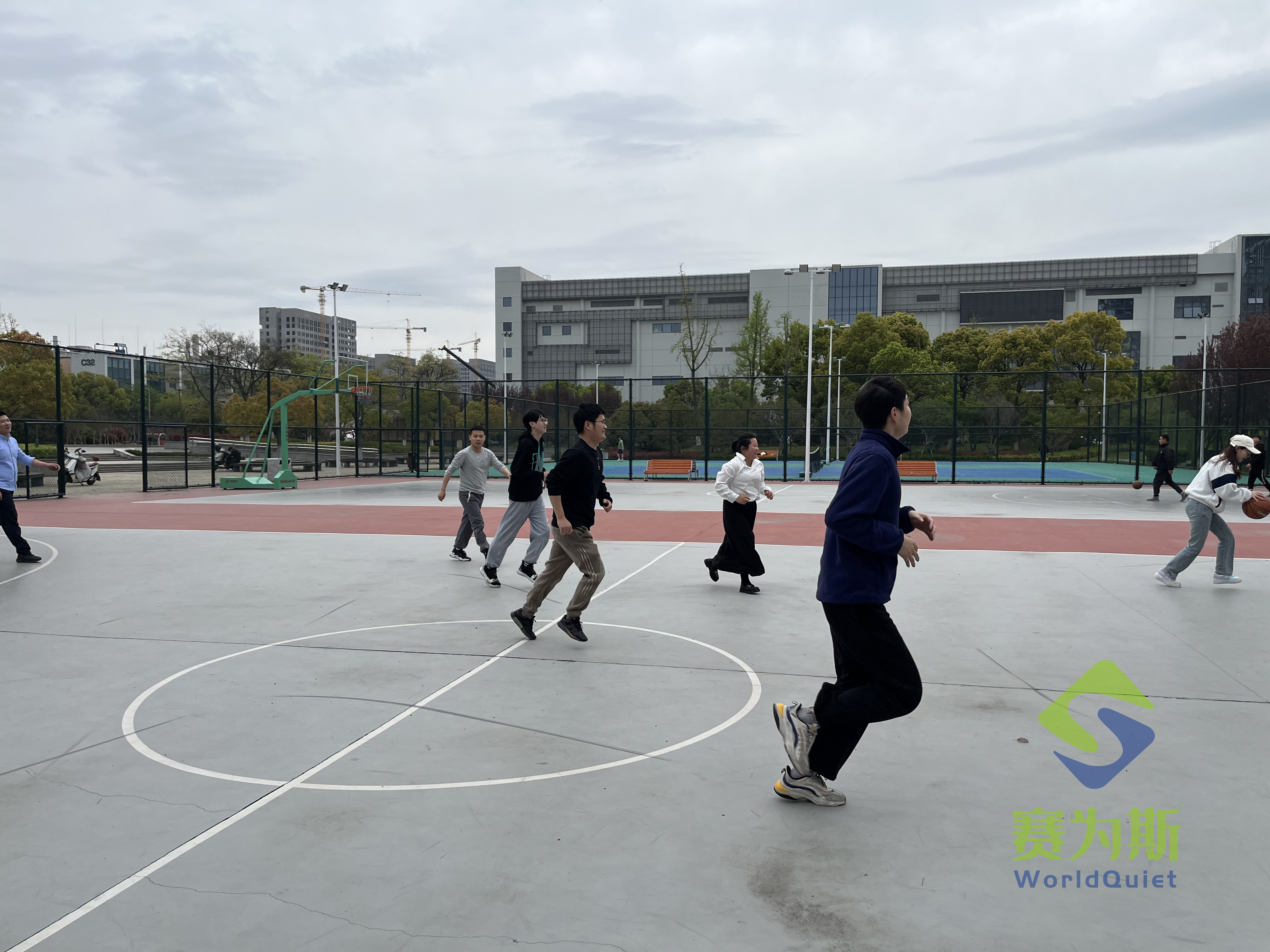 绵绵细雨，灼灼热情——记赛为斯团建篮球对抗赛