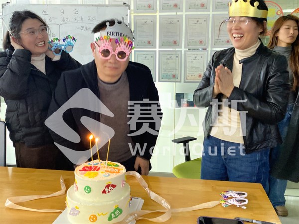 风吹过赛为斯的长廊，捎来一岁的信笺