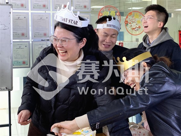 风吹过赛为斯的长廊，捎来一岁的信笺