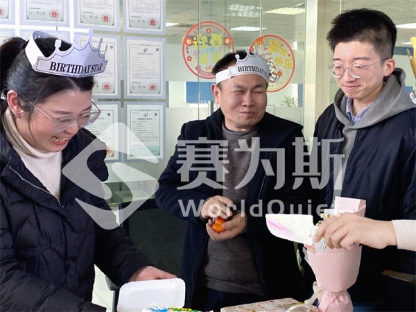 风吹过赛为斯的长廊，捎来一岁的信笺